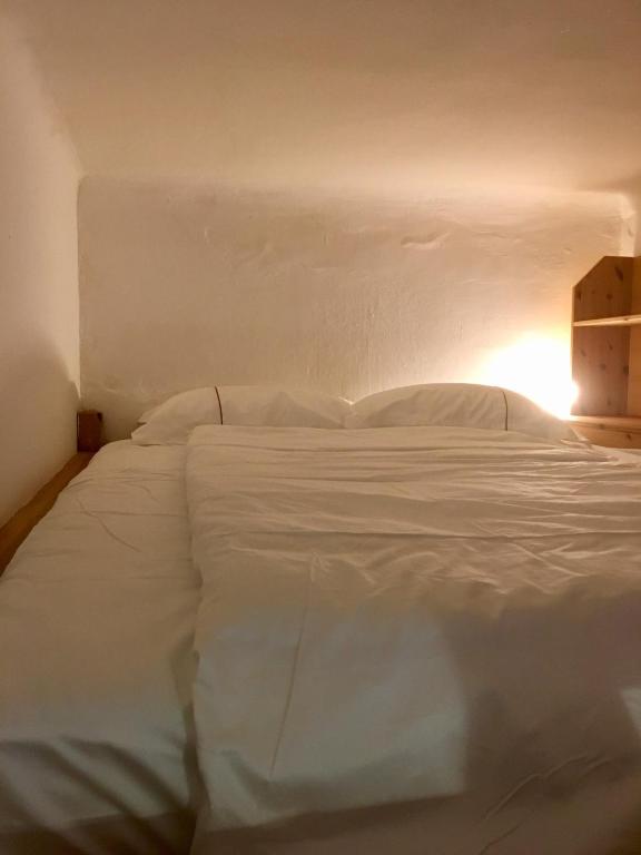 Apartment Zhang room 6